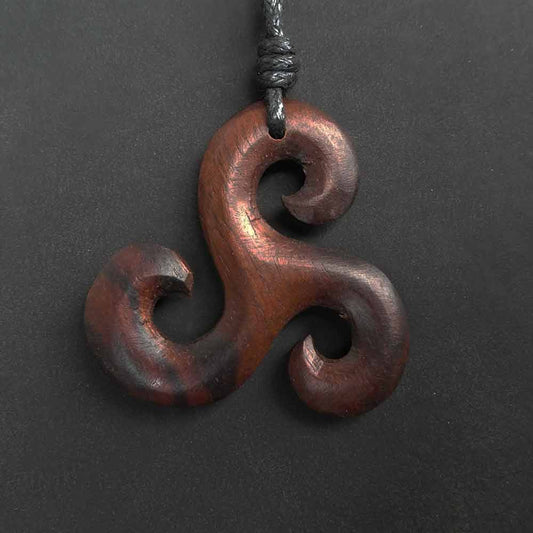 Triskel Holzschmuck Anhänger Handarbeit Fair Trade Keltischer Schmuck