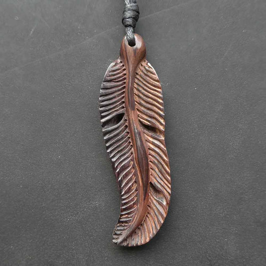 Feder Schmuck aus Holz Halskette Handarbeit Fairtrade Anhänger