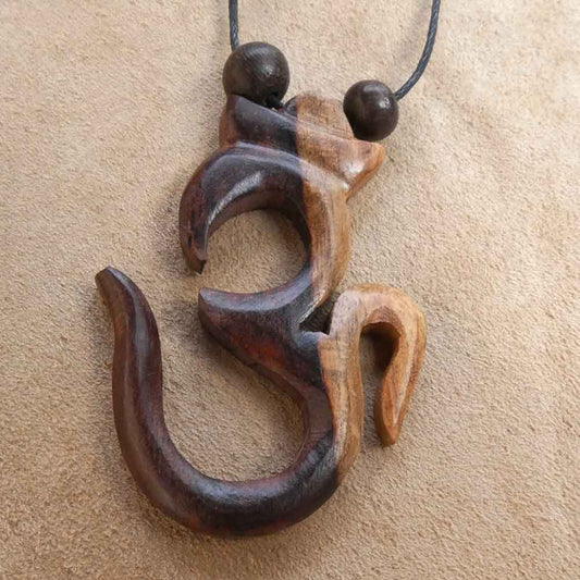 Om Kette Schmuck Holz geschnitzt Kunst Handwerk