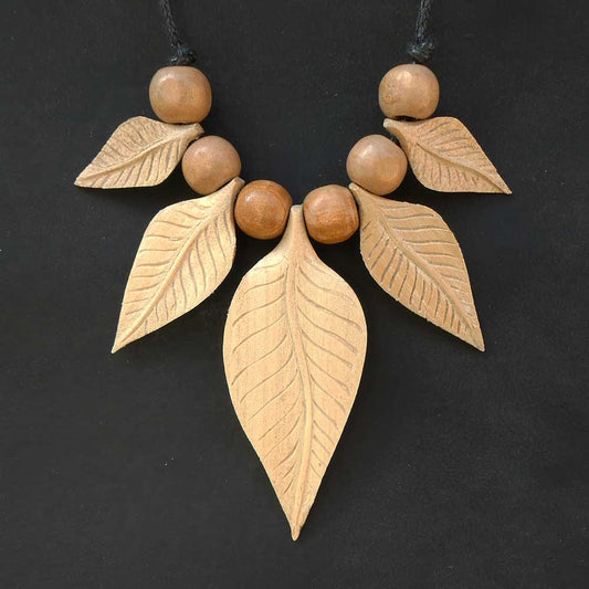 Weißes Holz Holzkette Schmuck Handarbeit Fairtrade Holzschmuck