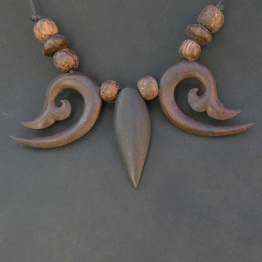 Muin geschnitzter Holzschmuck Kette Handarbeit Fairtrade