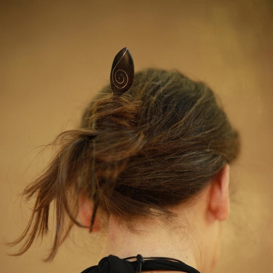 Holz Haarstab mit Edelstahl verzierter Haarschmuck