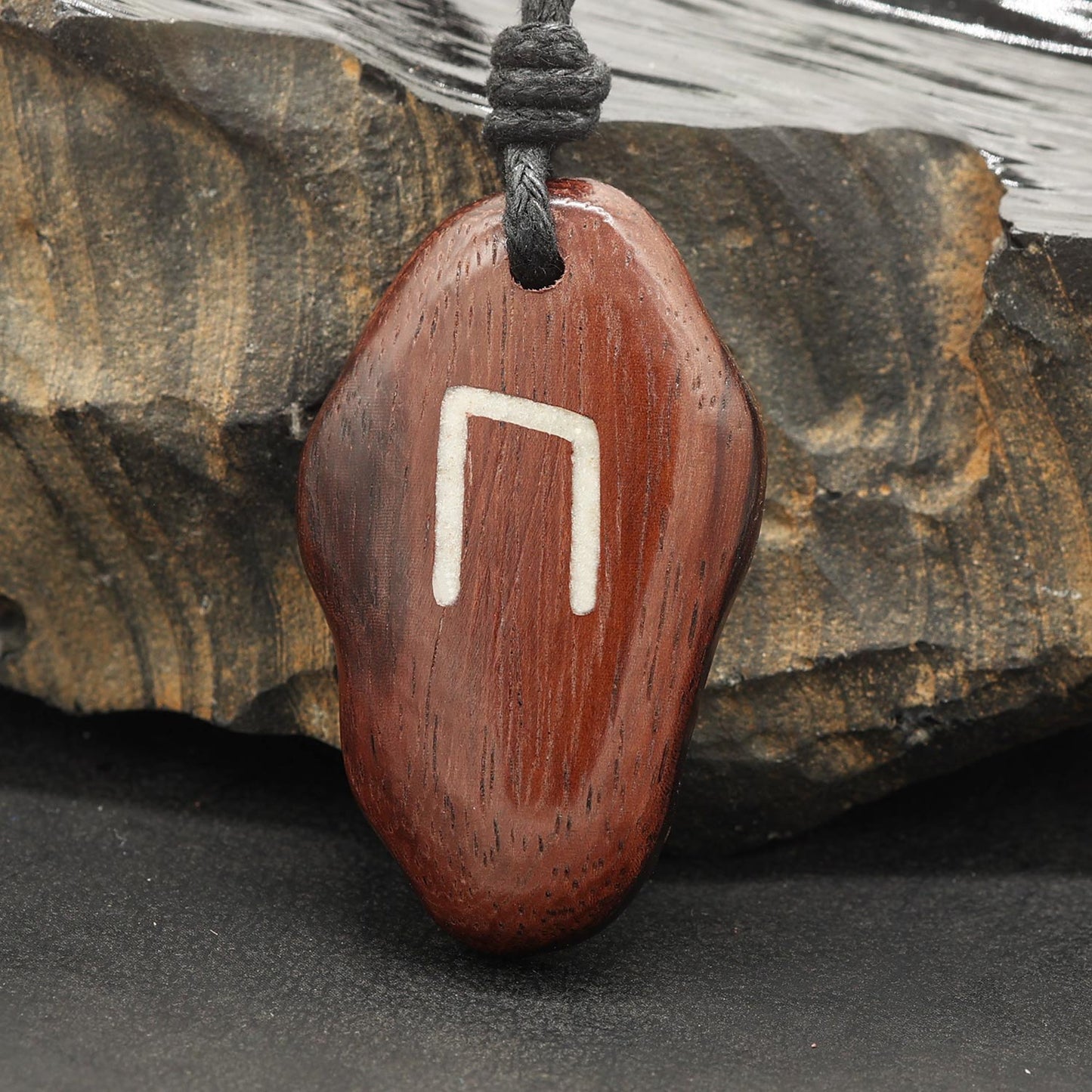 Runen Anhänger Amulett Beschützer Holz Uruz