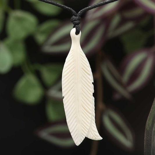 Feder Kette gesschnitzt aus Knochen Schmuck fair gehandelt