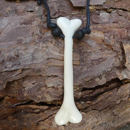 Knochen geformter Anhänger geschnitzt Handwerk Fairtrade