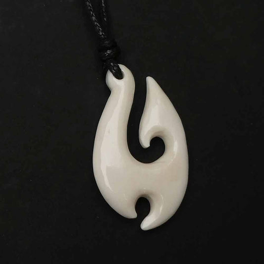 Heimatau Maori geschnitzt aus Knochen Fairtrade Schmuck