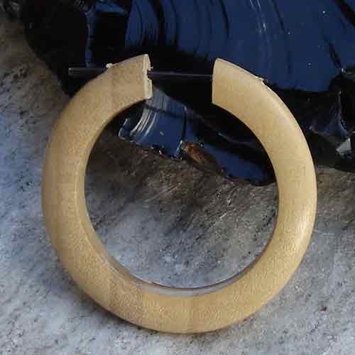 Holz Ohrschmuck aus weißem Holz geschnitzt ausgefallen