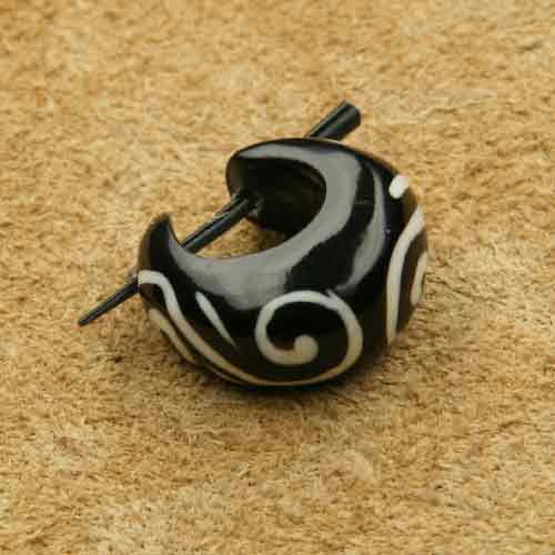 Horncreole verziert Ohrschmuck aus Horn geschnitzt