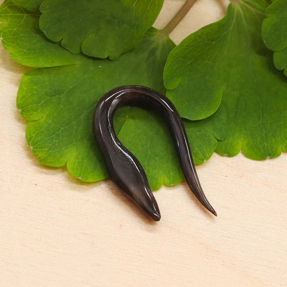 Ohr Piercing aus Horn fair gehandelt