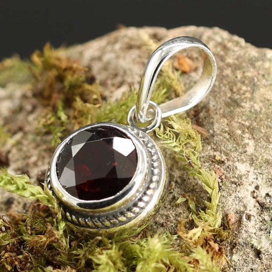 Granat Anhänger edel 925 Silber hochwertiger Schliff