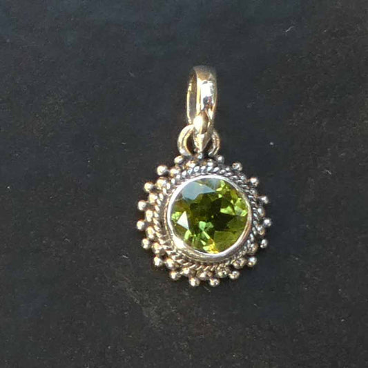 Peridot gemstone pendant 925 silver