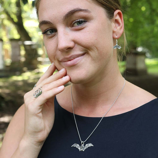 Fledermaus Schmuck Anhänger Ring und Ohrringe