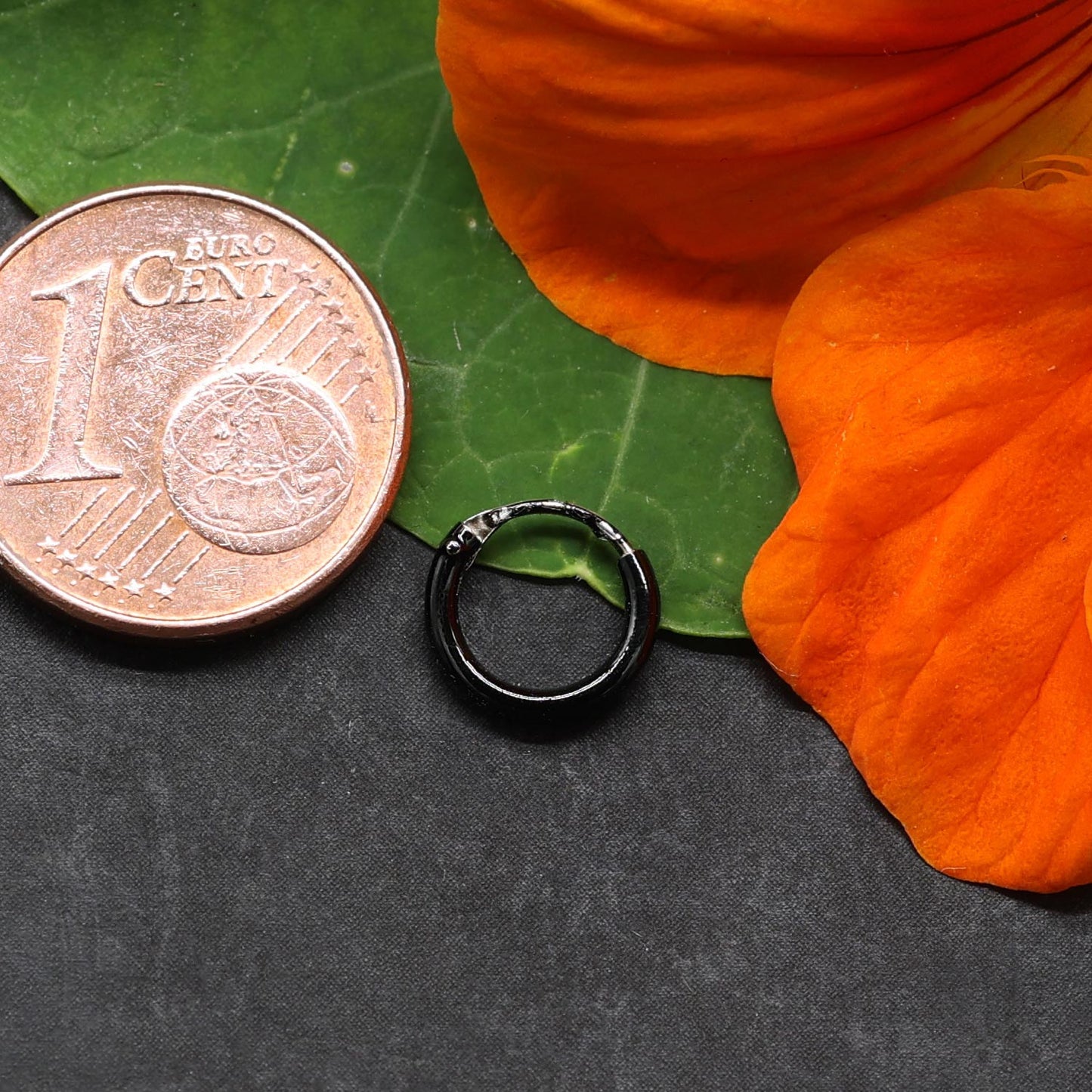 Creole mini schwarz 8 mm Silber Ohrring