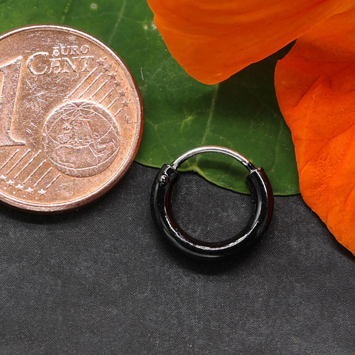 Schwarze Creole klein Ohrring 10 mm Gothic