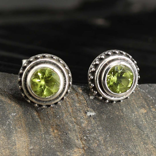 Peridot Ohrstecker 925 Silber edel handarbeit funkelndes grün