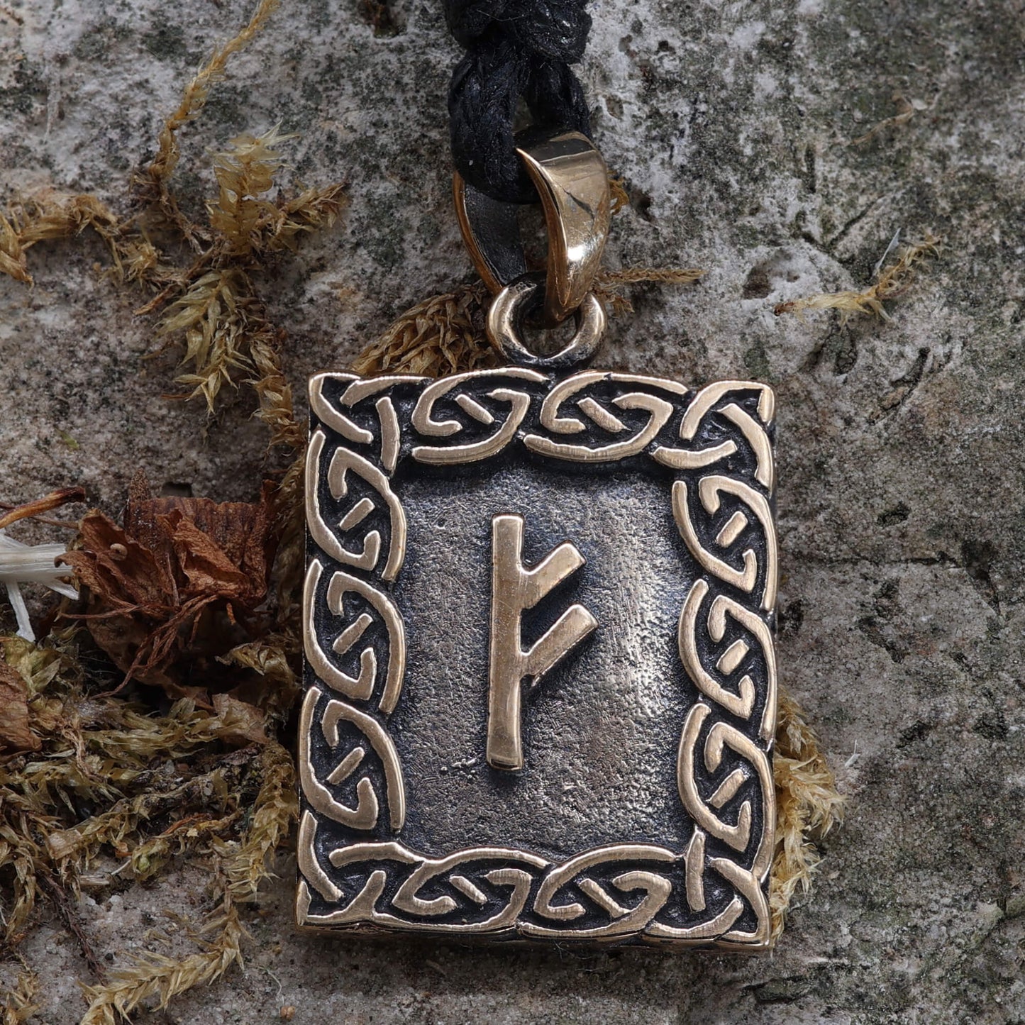 Runen Anhänger fehu älteres Futhark Bronze