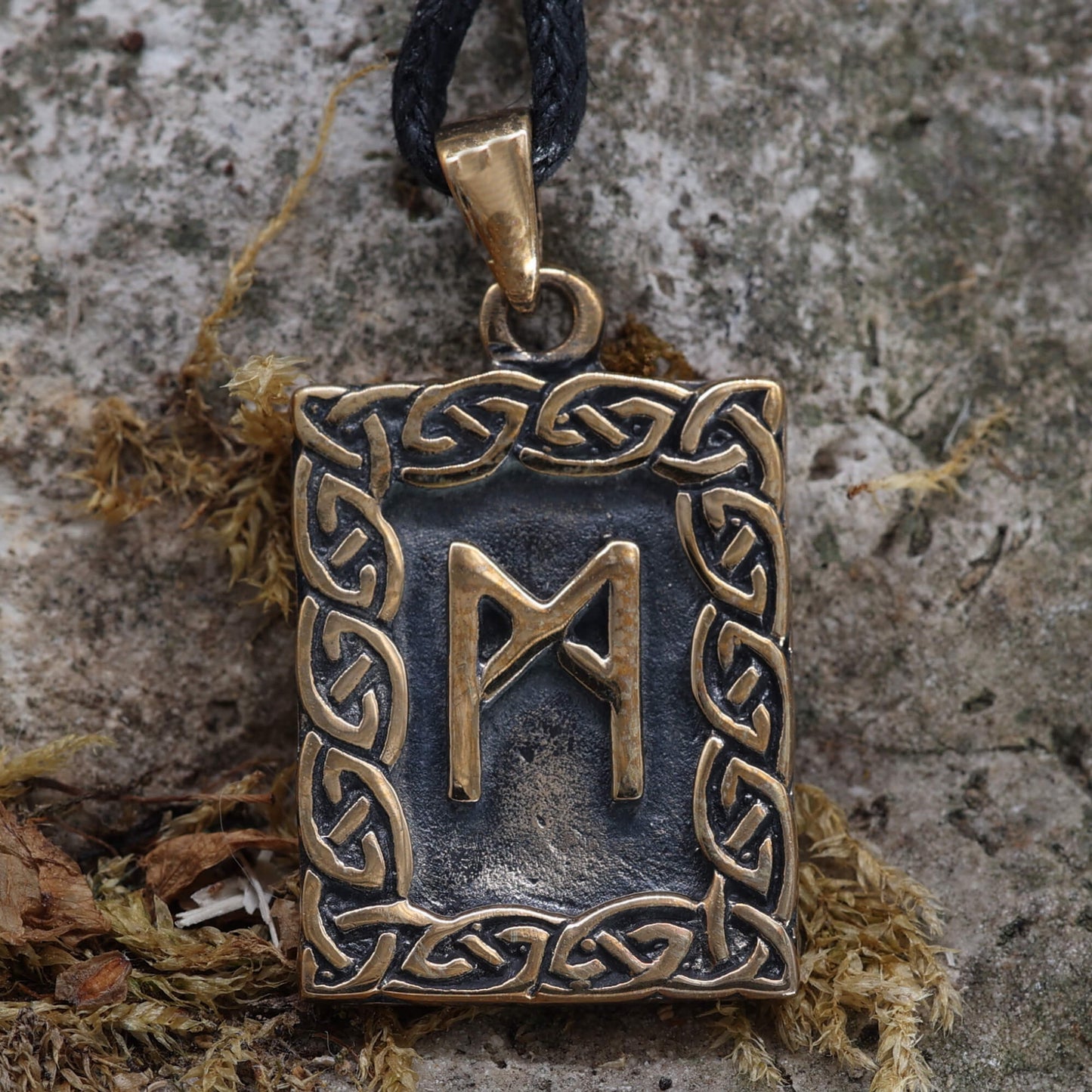 Magischer Schmuck Anhänger Rune Schutz Mannaz