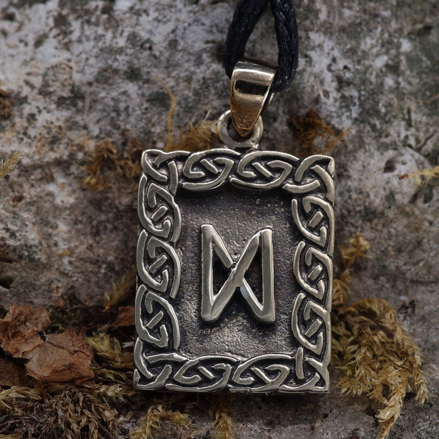 Magischer Schmuck Anhänger Rune Schutz Dagaz