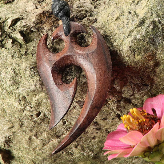 Maori Holzschmuck Kette Holz Anhänger Handarbeit fair gehandelt