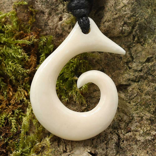 Maori Anhänger Handarbeit Schmuck Kette Knochen