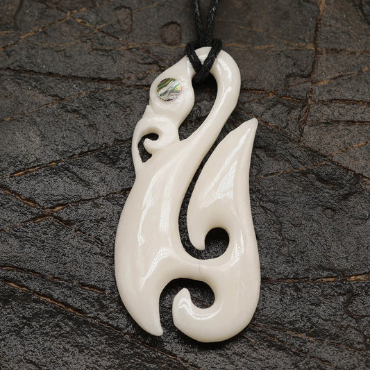 Maori mother of pearl pendant carved jewelry from bone