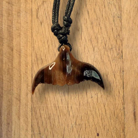 Wal Anhänger geschnitzter Schmuck aus Horn durchsichtig