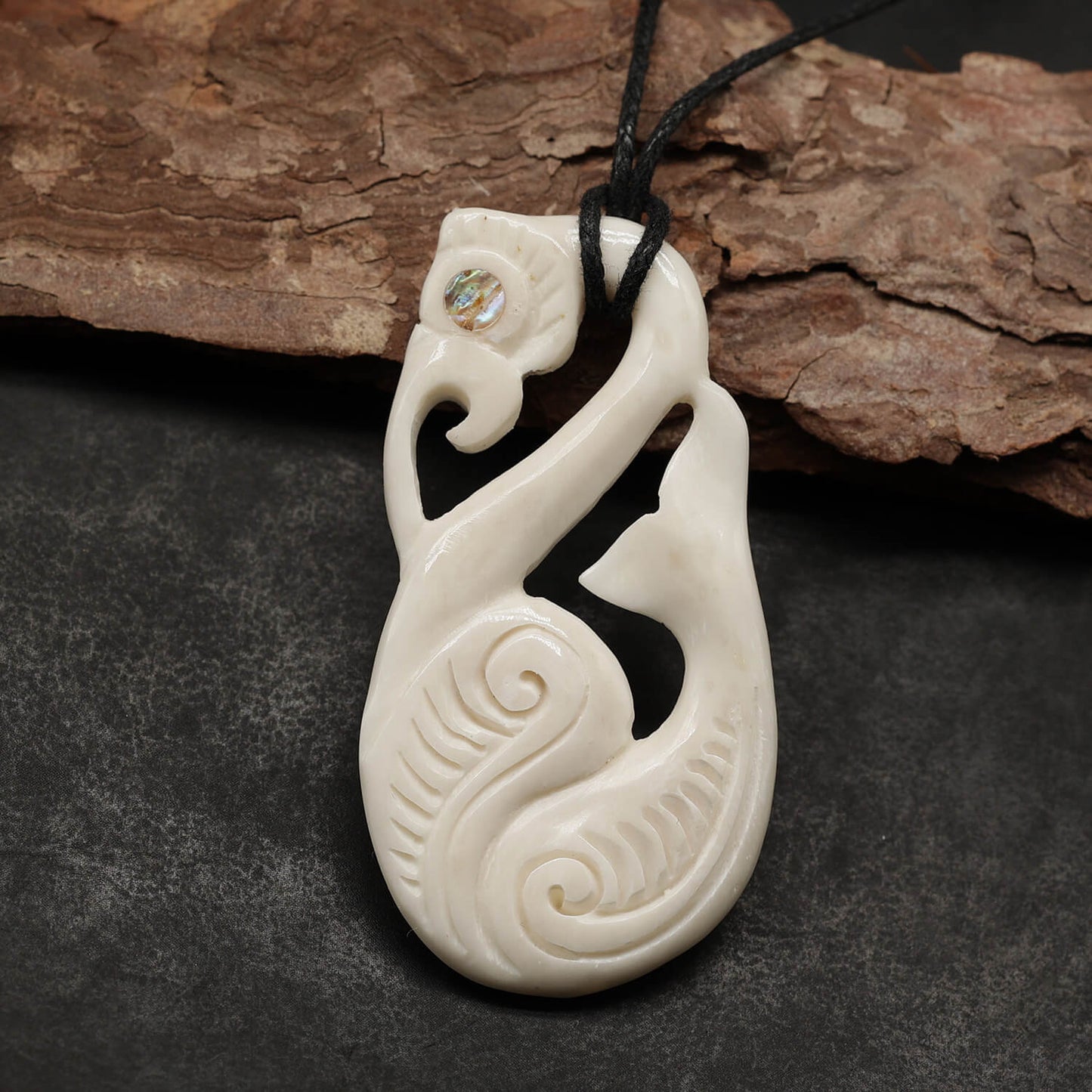 Maori Anhänger Knochen mit Perlmutt Halskette