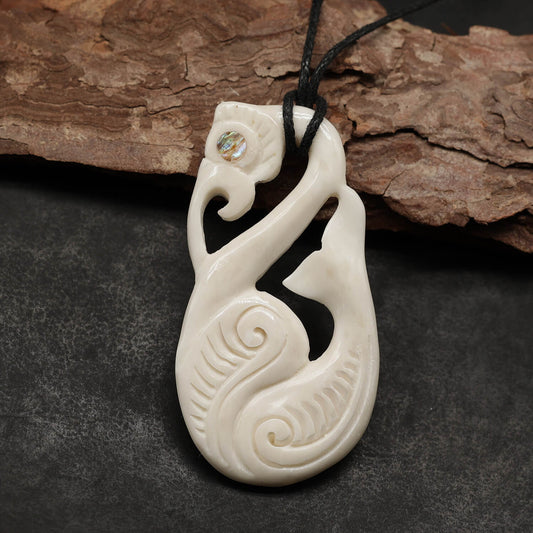 Maori Anhänger Knochen mit Perlmutt Halskette
