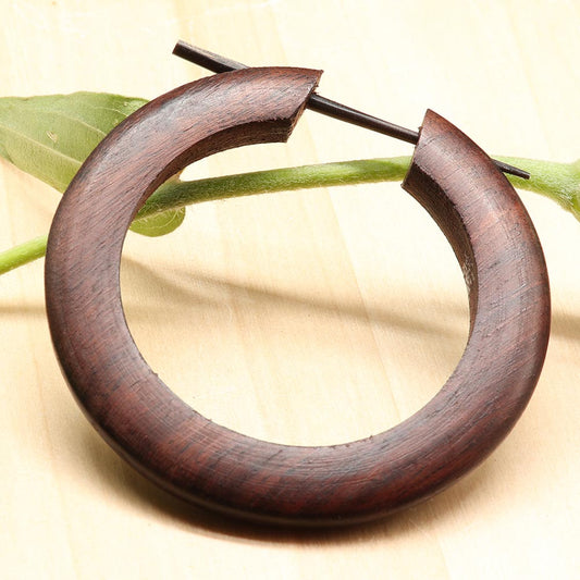 Große Creole aus Holz Ohrring Handarbeit fair gehandelter Holzschmuck