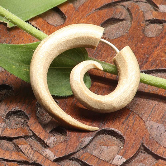 Spirale weisser holz Ohrring Fakepiercing Holözschmuck handgearbeitet fair gehandelt