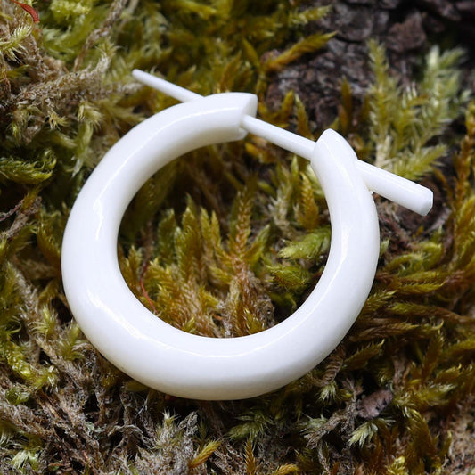Große Creole Ohrschmuck weiß aus Knochen geschnitzt