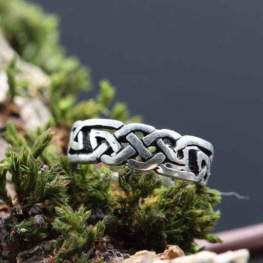 Keltischer Ring Silber Knotenmuster durchwoben 
